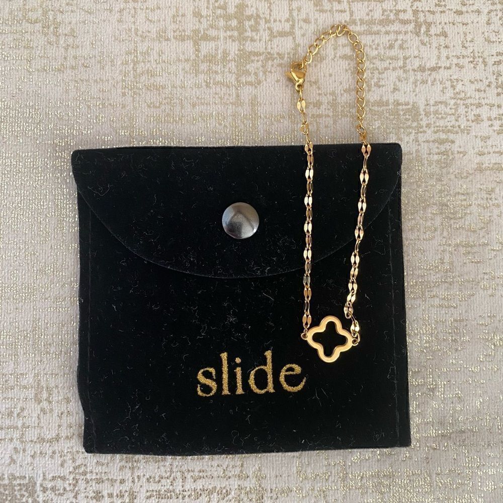 Slide Jewelry Gold Clover Bracelet. NWOT!